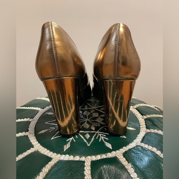 Marc Fisher gold block heels - Picture 3 of 4